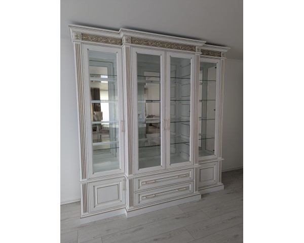 Сервант з дуба Камелія